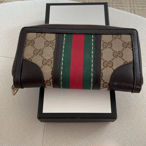 Authentic Gucci Embroidered-Face Zip Wallet.  Pre owned.  Good condition. - Picture 3 of 13